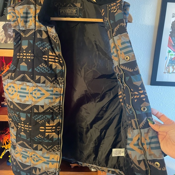 Pendleton Men's Geometric Pattern Vest - Black, Blue, Brown - Picture 4 of 6